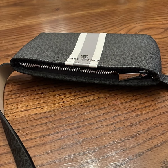 Michael Kors belt bag - Picture 13 of 15